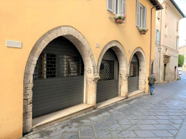 Locale Commerciale in affitto a Anagni, Lazio