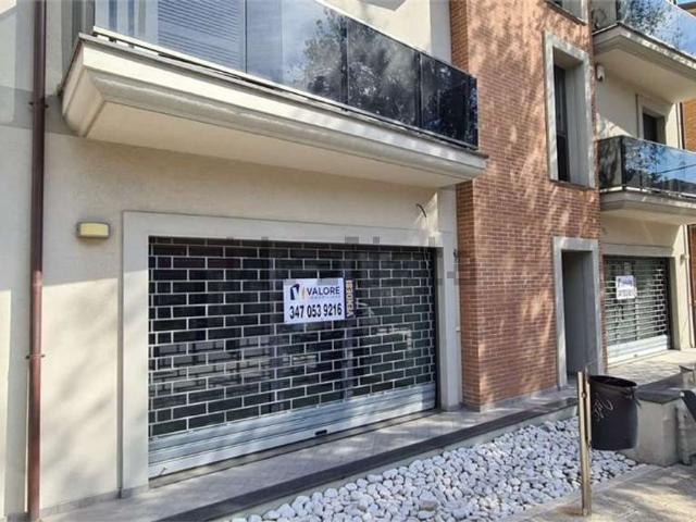 Locale Commerciale in affitto a Todi, Perugia