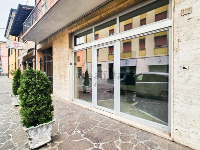 Locale Commerciale in affitto a Bagnolo Mella, Lombardia