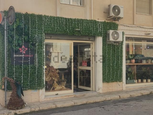 Locale Commerciale in affitto a Rosolini, Sicilia