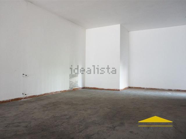 Locale Commerciale in affitto a La Prada, Carrara