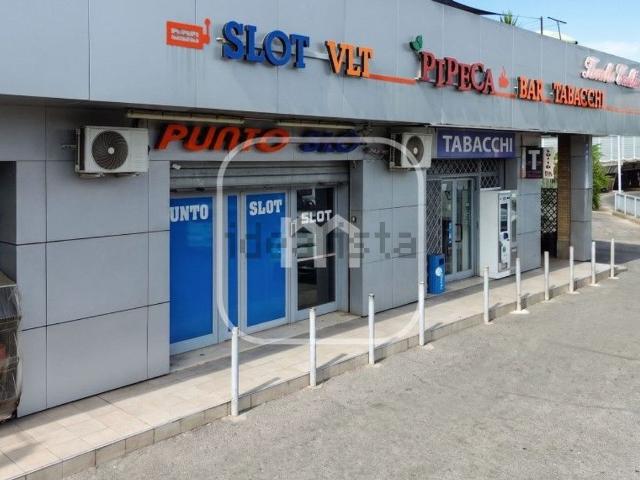 Locale Commerciale in affitto a Finocchio, Roma Capitale