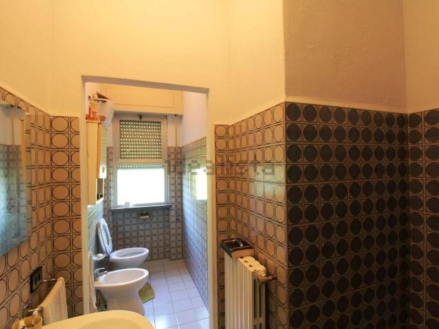 Locale Commerciale in affitto a Camigliano Santa Gemma, Capannori
