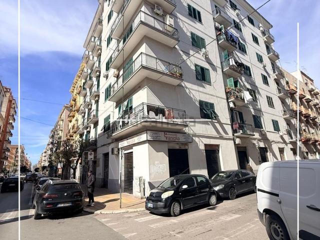 Locale Commerciale in affitto a Puglia, Taranto