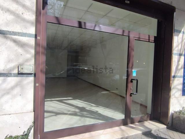 Locale Commerciale in affitto a San Silvestro, Cassino