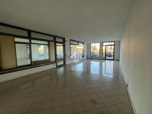 Locale Commerciale in affitto a Tombolo, Veneto