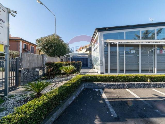 Locale Commerciale in affitto a San Giovanni La Punta, Sicilia