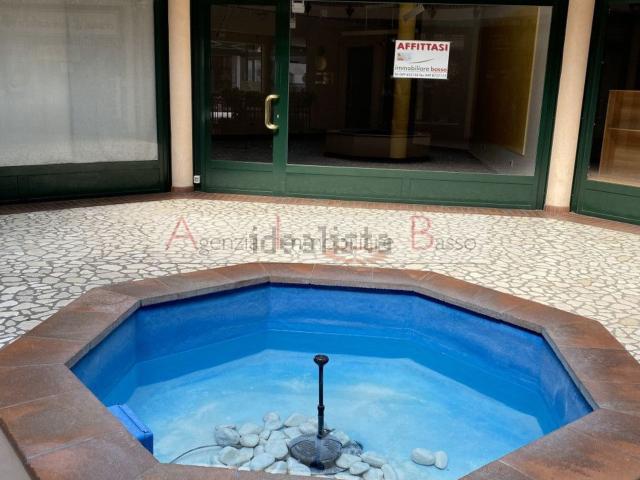 Locale Commerciale in affitto a Abano Terme Bagni, Veneto