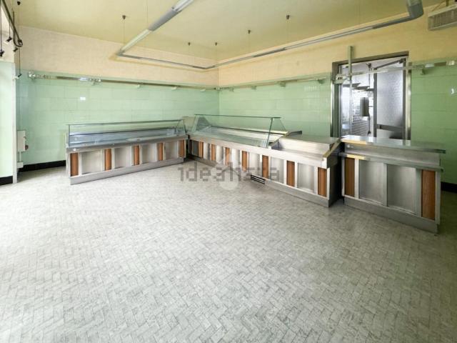 Locale Commerciale in affitto a Soresina, Lombardia