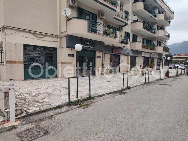 Locale Commerciale in affitto a Caserta, Campania