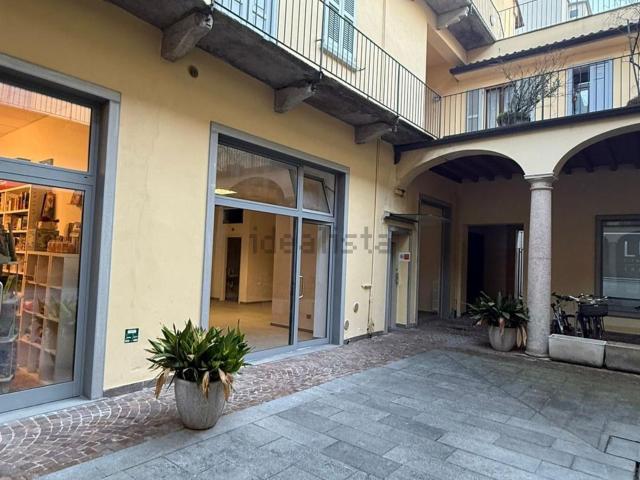 Locale Commerciale in affitto a Treviglio, Lombardia