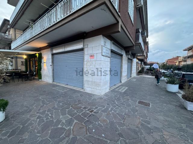 Locale Commerciale in affitto a Giardini Tor di Mezzavia, Roma Capitale