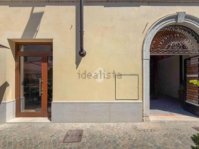 Locale Commerciale in affitto a Desenzano Del Garda, Lombardia