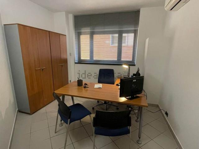 Locale Commerciale in affitto a Foligno, Umbria