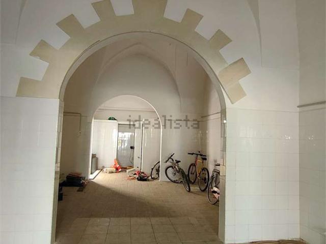 Locale Commerciale in affitto a Puglia, Lecce