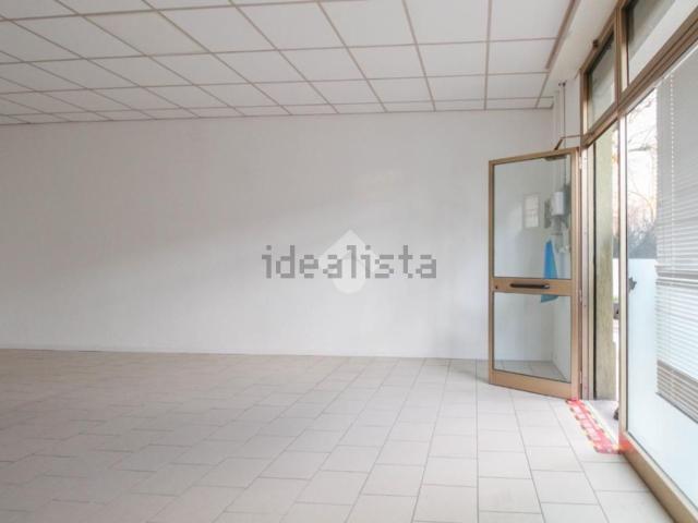 Locale Commerciale in affitto a Unione di comuni Terre di Castelli, Vignola