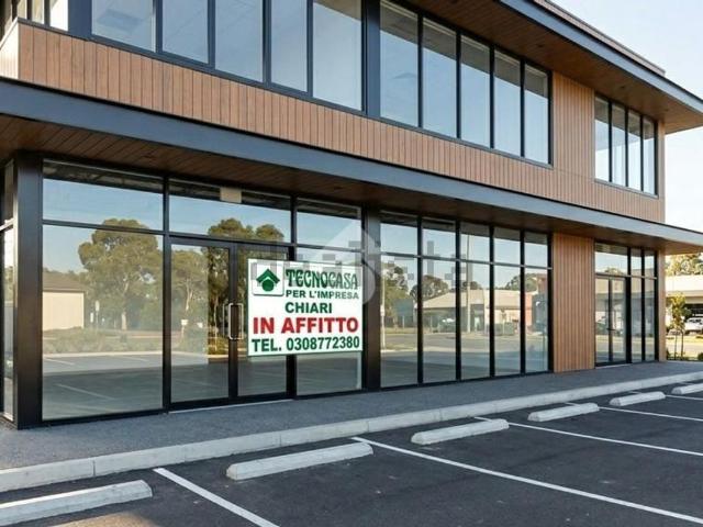Locale Commerciale in affitto a Unione dei Comuni Bassa Bresciana Occidentale, Orzinuovi