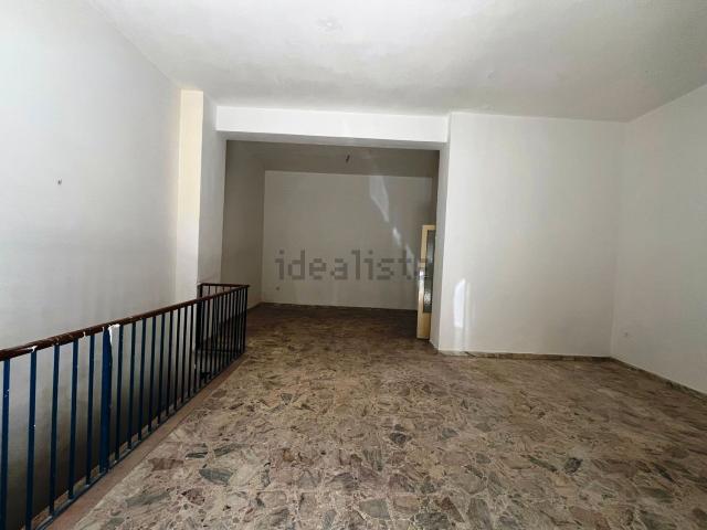 Locale Commerciale in affitto a Puglia, Foggia