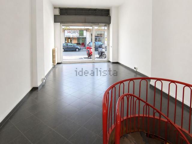 Locale Commerciale in affitto a Biumo Superiore, Varese