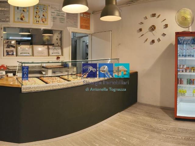 Locale Commerciale in affitto a Marche, Ancona