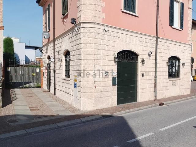 Locale Commerciale in affitto a Unione dei Comuni Bassa Bresciana Occidentale, Lograto