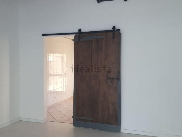 Locale Commerciale in affitto a Unione di comuni Terre di Castelli, Castelnuovo Rangone