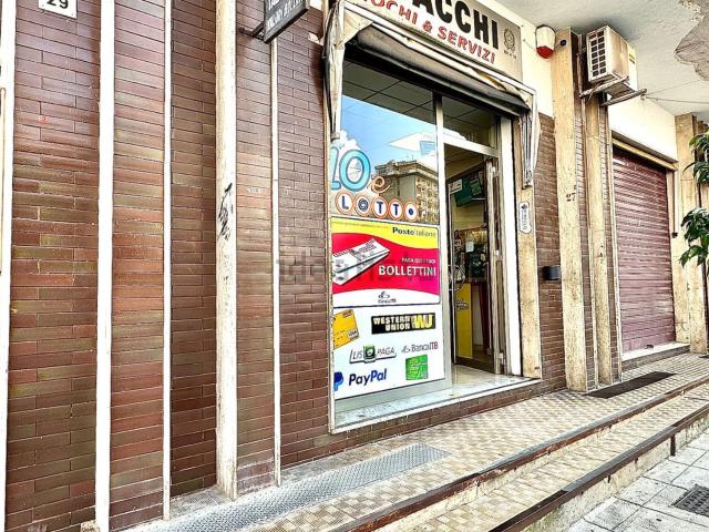 Locale Commerciale in affitto a IV Circoscrizione, Palermo