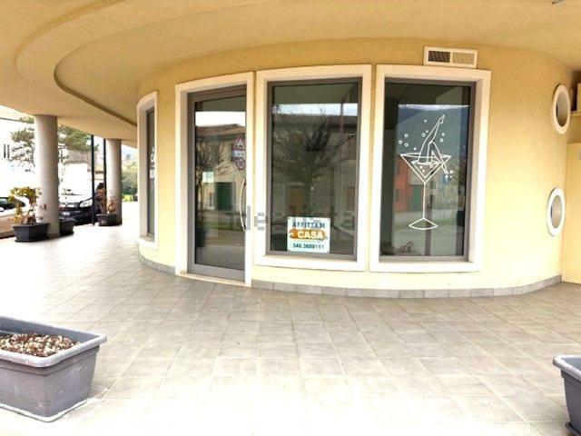 Locale Commerciale in affitto a Baone, Veneto
