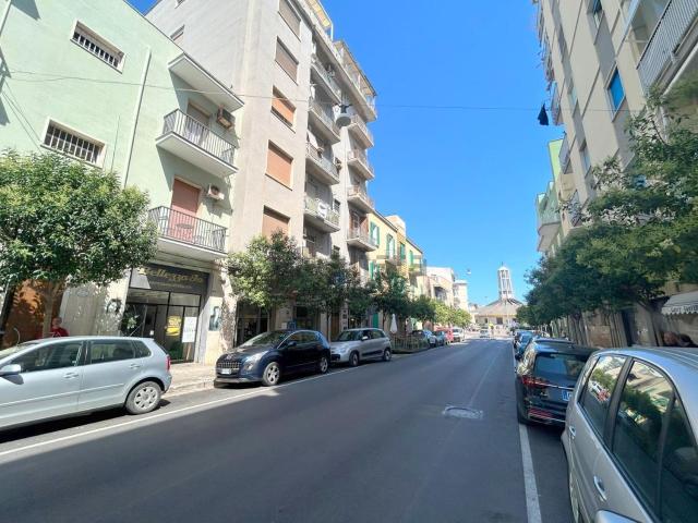 Locale Commerciale in affitto a Puglia, Bari