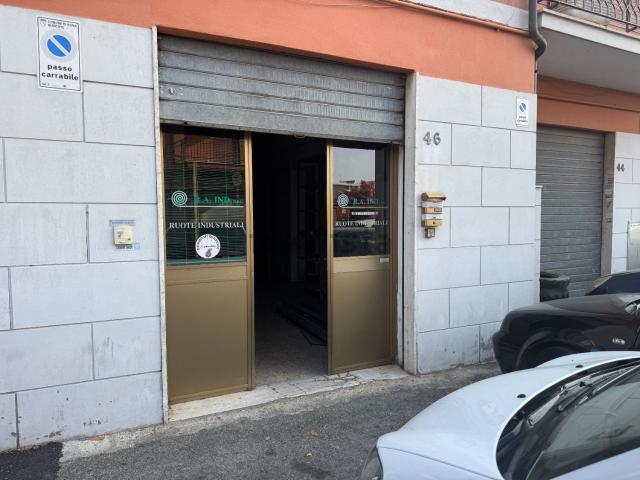 Locale Commerciale in affitto a Osteria del Curato, Roma Capitale