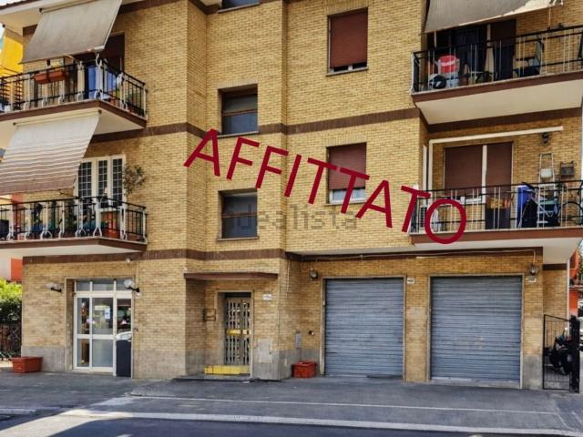 Locale Commerciale in affitto a Saxa Rubra, Roma Capitale