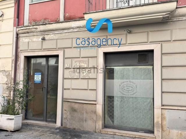 Locale Commerciale in affitto a Centro Storico, Caserta