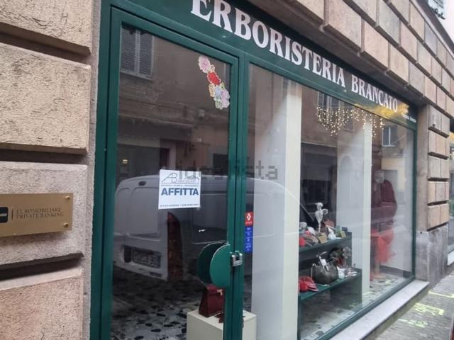 Locale Commerciale in affitto a Piemonte, Alessandria