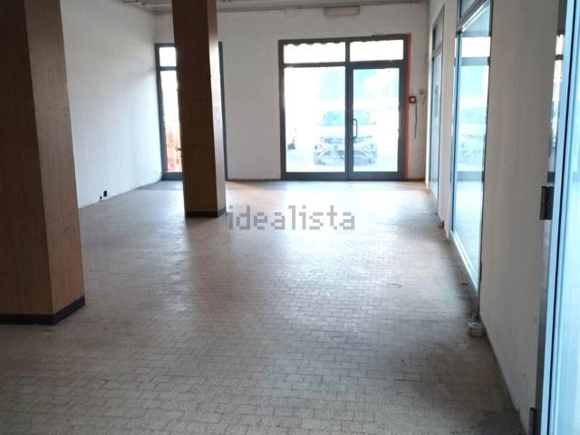 Locale Commerciale in affitto a Rottofreno, Reggio Emilia