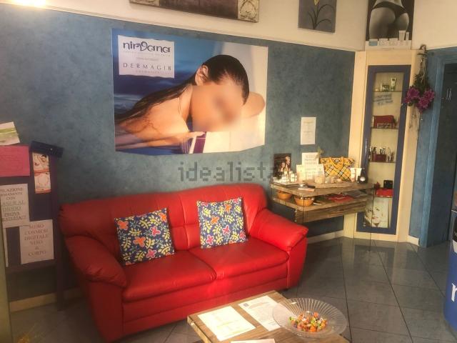 Locale Commerciale in affitto a Castelbelforte, Lombardia