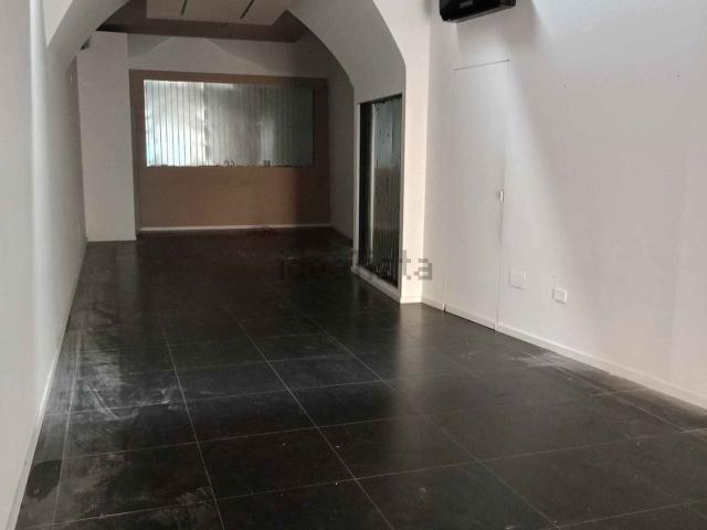 Locale Commerciale in affitto a Puglia, Lecce