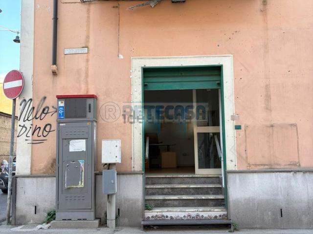 Locale Commerciale in affitto a Capodrise, Campania
