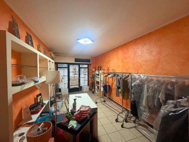 Locale Commerciale in affitto a Sarzana, Liguria