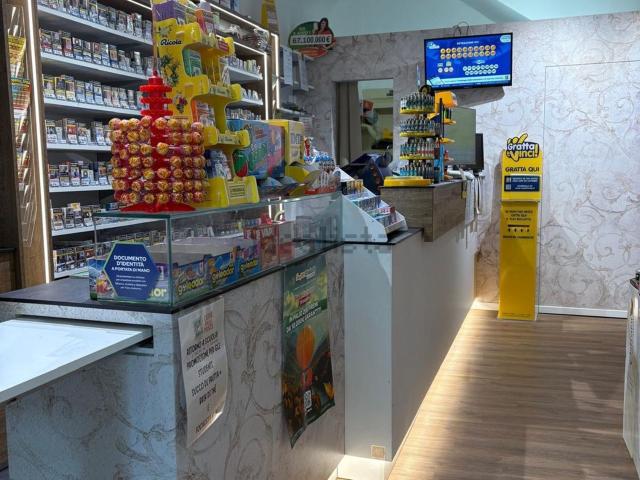 Locale Commerciale in affitto a Taggia