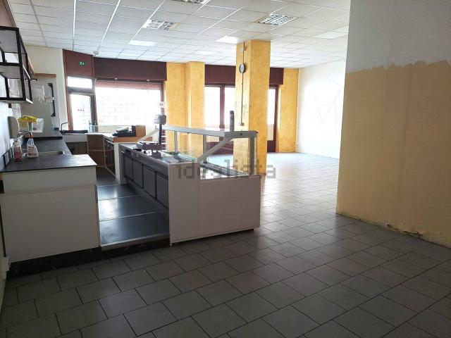 Locale Commerciale in affitto a Piemonte, Cuneo