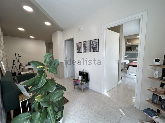 Locale Commerciale in affitto a Foligno, Umbria