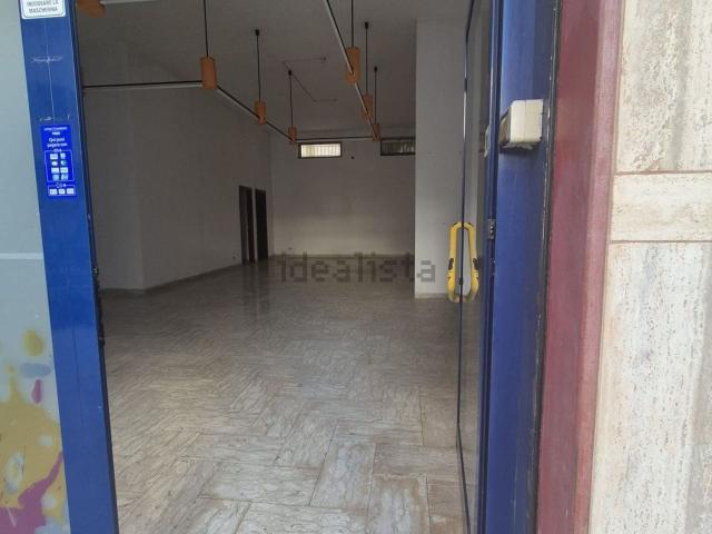 Locale Commerciale in affitto a Puglia, Taranto