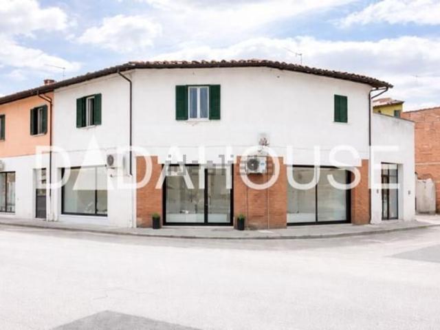 Locale Commerciale in affitto a Navacchio, Cascina