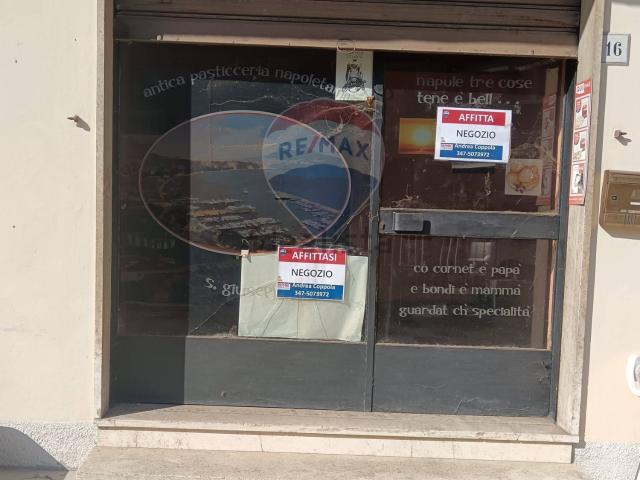 Locale Commerciale in affitto a Foligno, Perugia