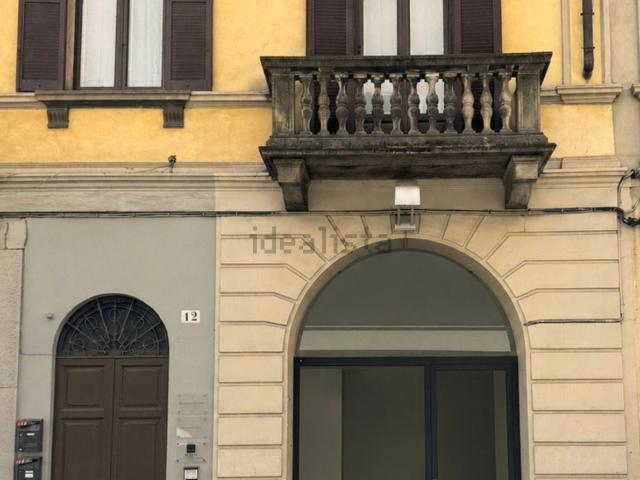 Locale Commerciale in affitto a Biumo Superiore, Varese