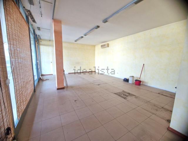 Locale Commerciale in affitto a Legnago, Veneto