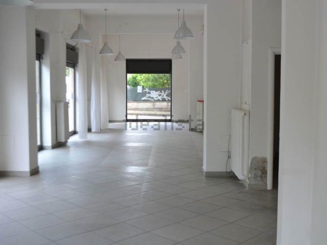 Locale Commerciale in affitto a Buon Pastore-Sant'Agnese-San Damaso, Modena