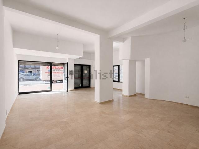 Locale Commerciale in affitto a VIII Circoscrizione, Palermo