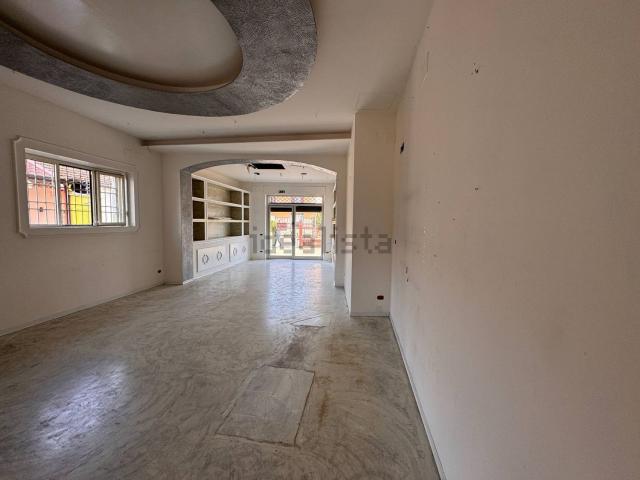 Locale Commerciale in affitto a Frosinone, Lazio