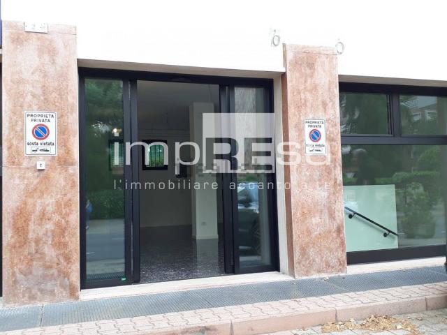 Locale Commerciale in affitto a Treviso, Veneto